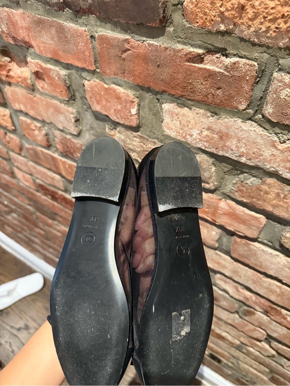 CHANEL Black Mesh Ballerina Flats with Bow and CC Logo - Picture 4 of 4